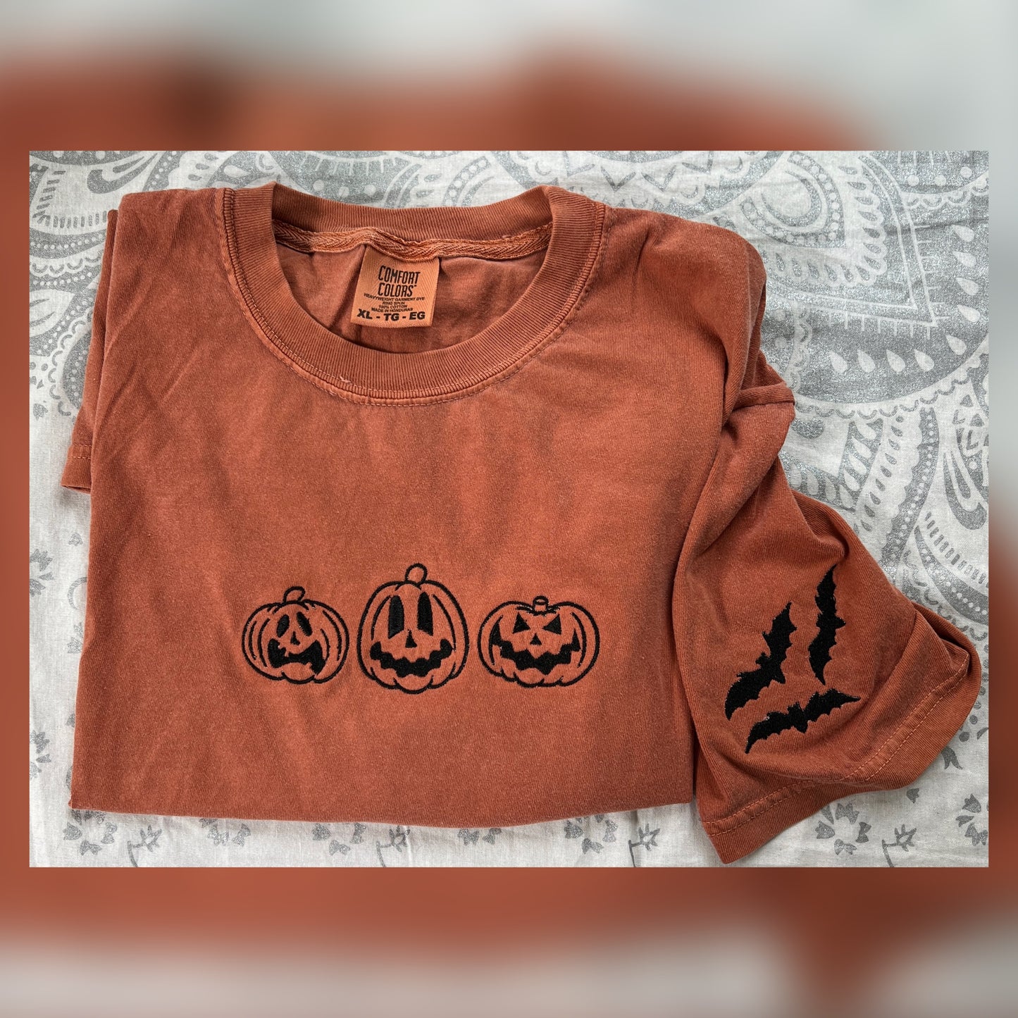 3 pumpkins outline + 🦇 sleeve
