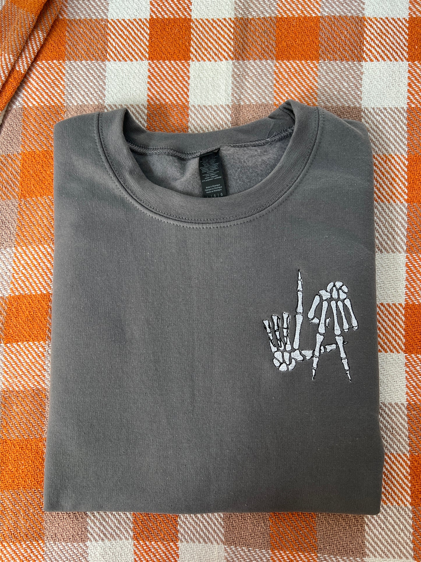 LA skull hands